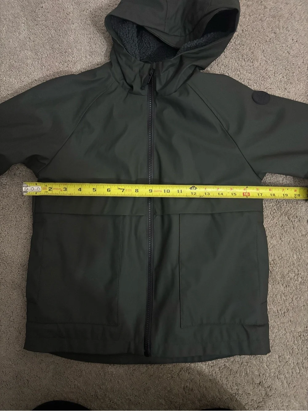 Zara Kids olive green hooded rain jacket with sherpa lining Size 6-7